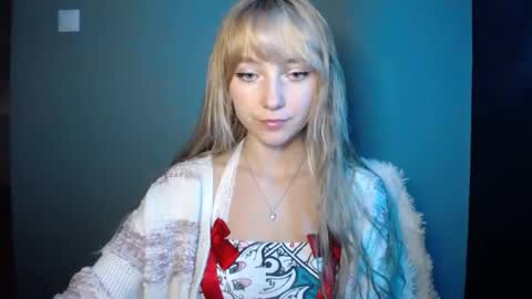 Snapshot of luciacam20 chatting on 10.04.25 Lucy online show from 10.04.25