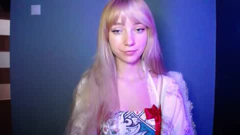 Snapshot of luciacam20 chatting on 10.05.25 Lucy online show from 10.05.25