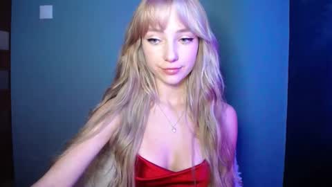 Snapshot of luciacam20 chatting on 10.10.25 Lucy online show from 10.10.25