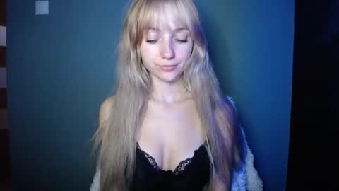 Snapshot of luciacam20 chatting on 10.12.25 Lucy online show from 10.12.25