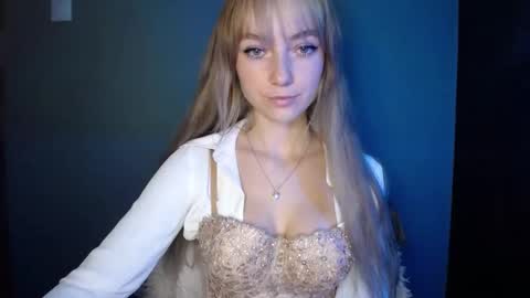 Snapshot of luciacam20 chatting on 10.16.25 Lucy online show from 10.16.25