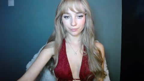 Snapshot of luciacam20 chatting on 10.27.25 Lucy online show from 10.27.25