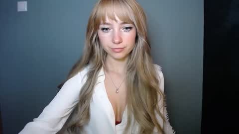 Snapshot of luciacam20 chatting on 10.28.25 Lucy online show from 10.28.25