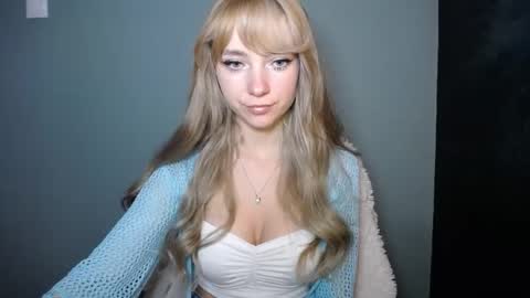 Snapshot of luciacam20 chatting on 10.31.25 Lucy online show from 10.31.25