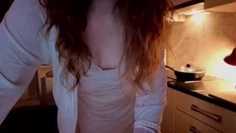 Snapshot of luciacoy chatting on 10.06.25 Lucia online show from 10.06.25