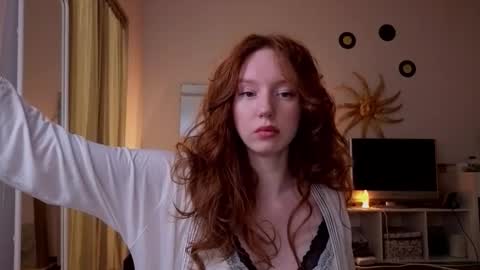 Snapshot of luciacoy chatting on 10.11.25 Lucia online show from 10.11.25