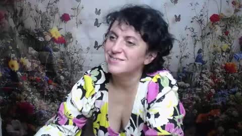 Snapshot of luciami chatting on 10.08.25 LuciaMi online show from 10.08.25