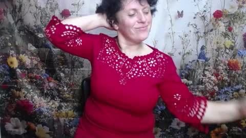 Snapshot of luciami chatting on 10.11.25 LuciaMi online show from 10.11.25