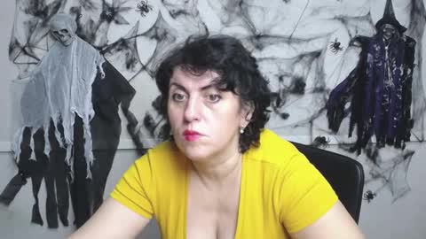 Snapshot of luciami chatting on 11.06.25 LuciaMi online show from 11.06.25