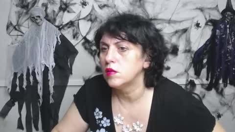 Snapshot of luciami chatting on 11.10.25 LuciaMi online show from 11.10.25