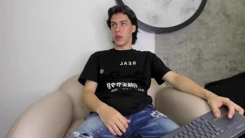 Snapshot of lucian_greyy chatting on 10.04.25 lucian_greyy online show from 10.04.25