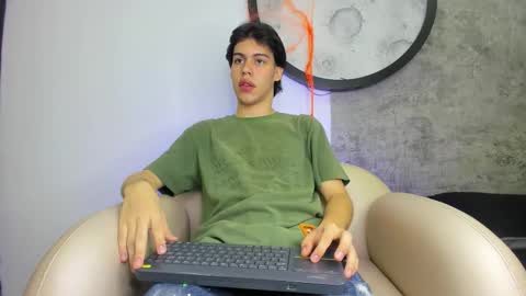 Snapshot of lucian_greyy chatting on 10.27.25 lucian_greyy online show from 10.27.25