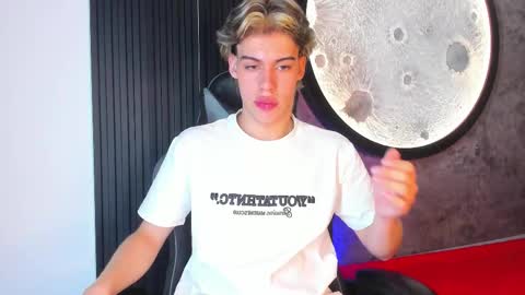 Snapshot of lucian_greyy chatting on 11.11.25 lucian_greyy online show from 11.11.25