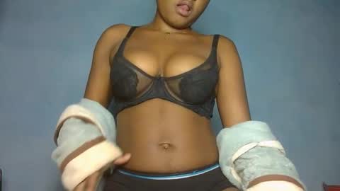 luciana012 online show from 10.16.25