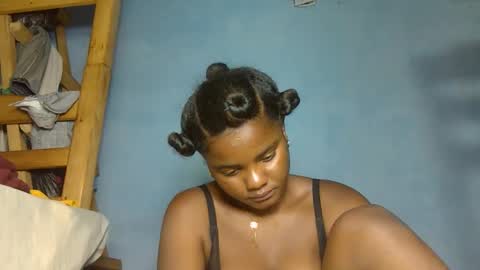 luciana012 online show from 10.19.25