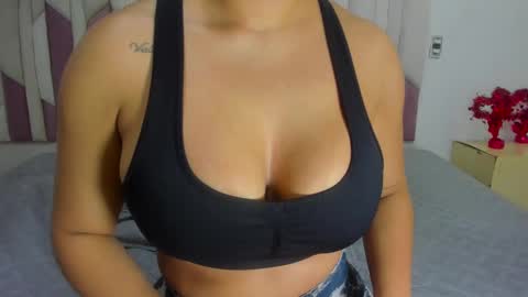 instagram luciana417  online show from 03.08.25