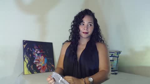 Snapshot of luciana_keating chatting on 12.12.24 luciana online show from 12.12.24
