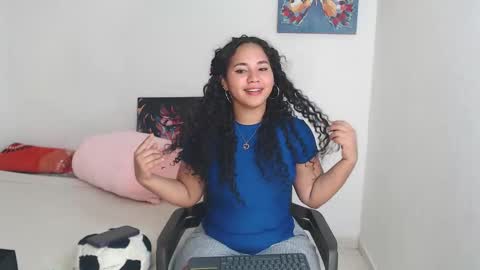 Snapshot of luciana_keating chatting on 10.05.25 luciana online show from 10.05.25