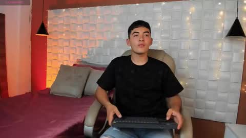 Snapshot of luciano_ciro chatting on 02.24.26 Luciano online show from 02.24.26