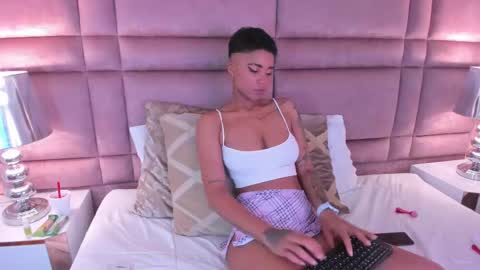  lucia wallace  online show from 02.18.25