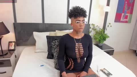  lucia wallace  online show from 12.05.25