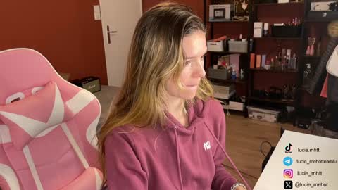 Snapshot of lucie_hot chatting on 12.03.24 Lucie hot follow me on online show from 12.03.24