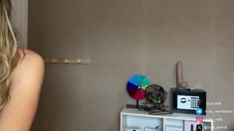 Snapshot of lucie_hot chatting on 09.21.25 Lucie hot follow me on online show from 09.21.25
