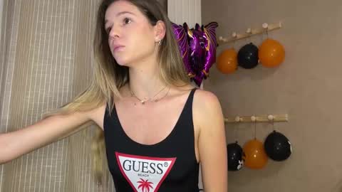 Snapshot of lucie_hot chatting on 10.22.25 Lucie hot follow me on online show from 10.22.25