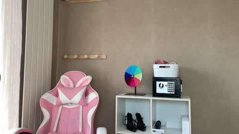 Snapshot of lucie_hot chatting on 11.30.25 Lucie hot follow me on online show from 11.30.25