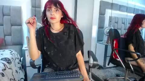 Snapshot of lucie_red chatting on 06.11.26 Lucie Red online show from 06.11.26