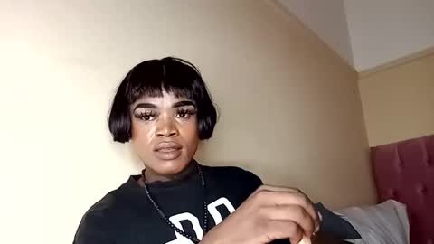 Snapshot of lucile_carrie chatting on 10.30.25 Lucile Carrie online show from 10.30.25