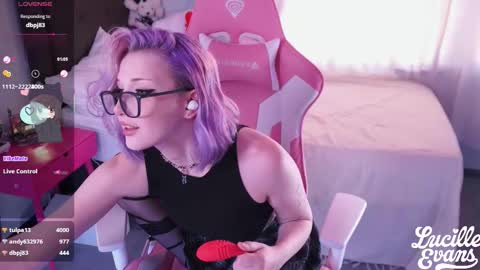 Snapshot of lucille_evans chatting on 11.26.25 Lucy UwU online show from 11.26.25