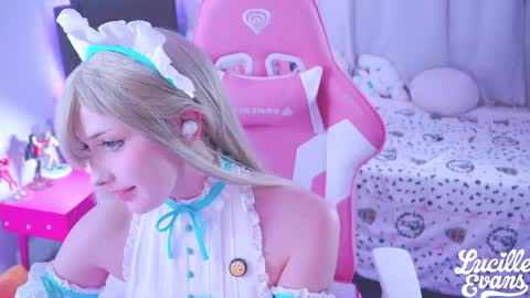 Snapshot of lucille_evans chatting on 04.05.26 Lucy UwU online show from 04.05.26