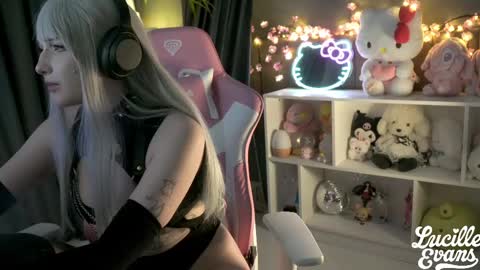 Snapshot of lucille_evans chatting on 04.25.26 Lucy UwU online show from 04.25.26