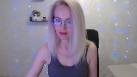 Snapshot of luckcristal chatting on 03.06.25 Arina online show from 03.06.25