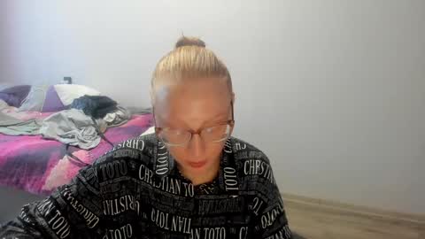 lucky_licky20 online show from 12.11.24