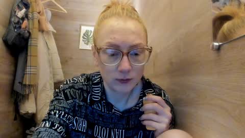 lucky_licky20 online show from 12.15.24