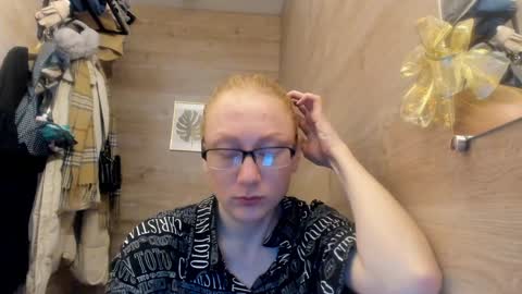 lucky_licky20 online show from 12.18.24