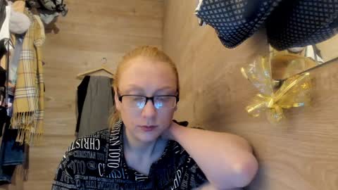 lucky_licky20 online show from 12.28.24