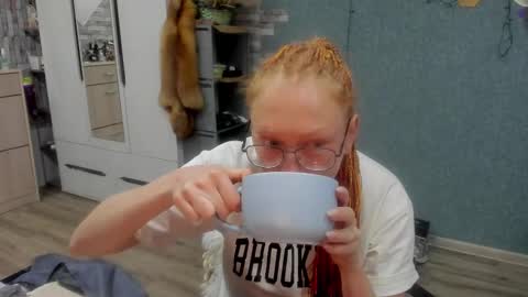 lucky_licky20 online show from 12.14.25