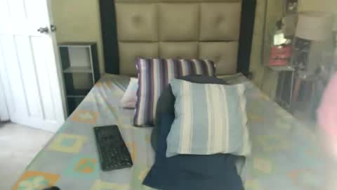 Snapshot of luckyisa chatting on 01.21.25 angelisa online show from 01.21.25