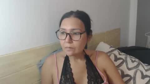 Snapshot of luckyisa chatting on 10.05.25 angelisa online show from 10.05.25