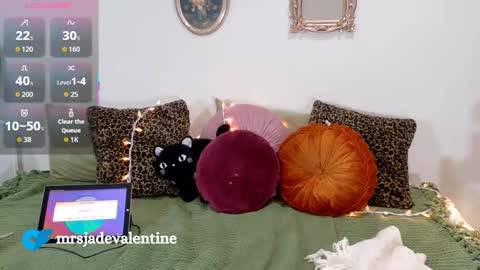 Snapshot of luckyjadestone chatting on 10.17.25 Jade online show from 10.17.25