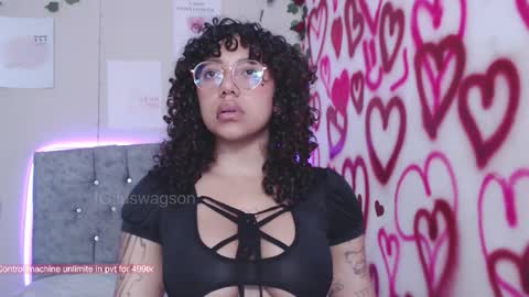 Snapshot of luckyswagson chatting on 10.06.25 Luanis online show from 10.06.25