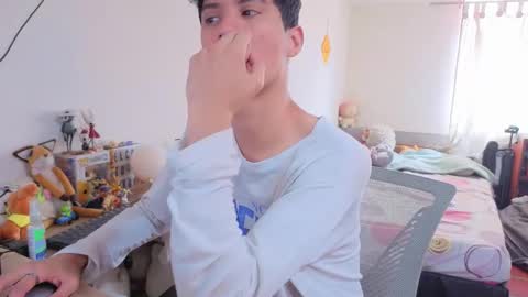 Lu Independent Model online show from 02.18.26