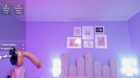 Snapshot of lucrecia_sucker chatting on 09.30.25 Lu online show from 09.30.25