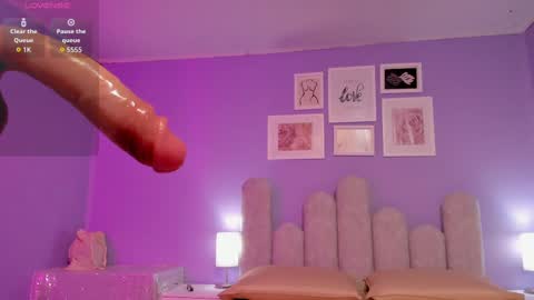 Snapshot of lucrecia_sucker chatting on 10.03.25 Lu online show from 10.03.25