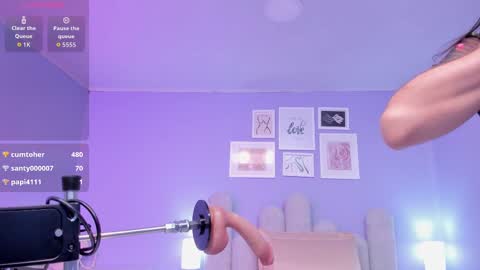 Snapshot of lucrecia_sucker chatting on 10.04.25 Lu online show from 10.04.25