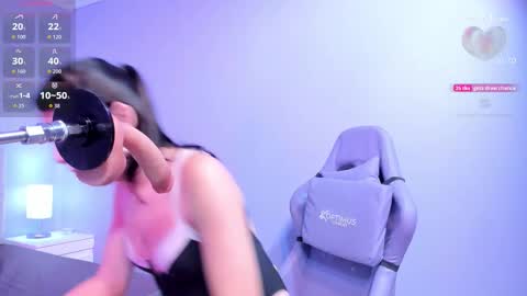 Snapshot of lucrecia_sucker chatting on 10.18.25 Lu online show from 10.18.25