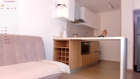 Snapshot of lucy__77 chatting on 10.21.25 Hello my name is Lucy nice to meet you thumb up is important for me kisses online show from 10.21.25